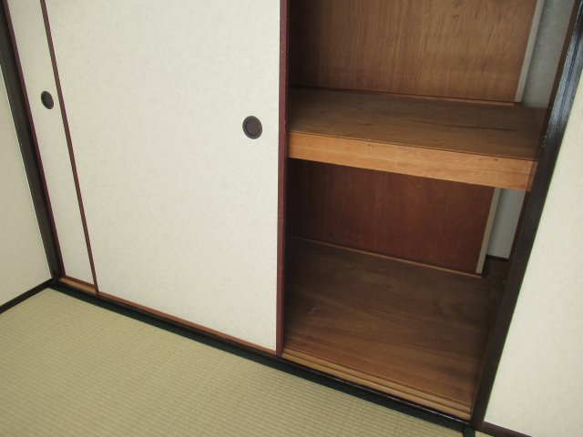 兵庫県公社　姫路市川３号棟の収納|たっぷりとした収納スペースです