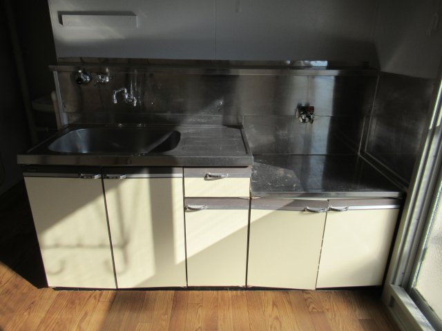 兵庫県公社　姫路市川３号棟のキッチン|キッチンでお料理をお楽しみください