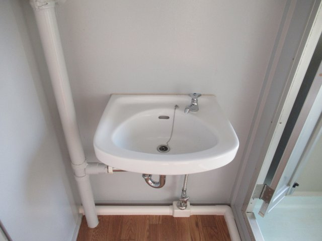 兵庫県公社　姫路市川３号棟の洗面所|使いやすい洗面所です