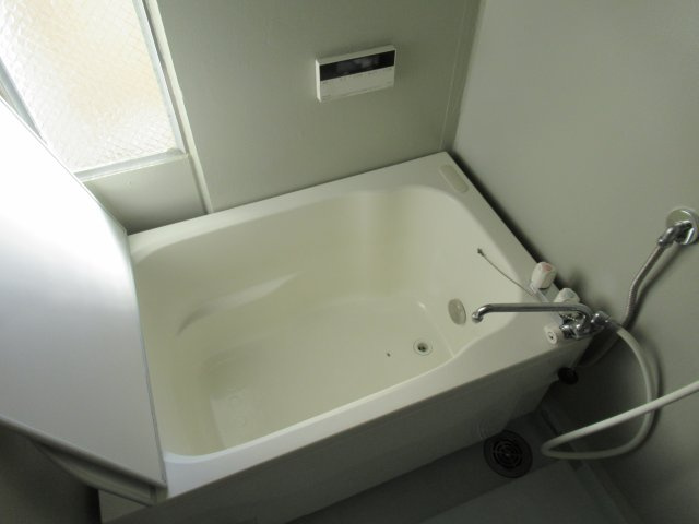 兵庫県公社　姫路市川３号棟の浴室|日々の疲れを癒すお風呂付です