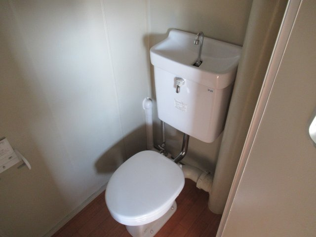 兵庫県公社　姫路市川３号棟のトイレ|ゆったりとした空間のトイレです