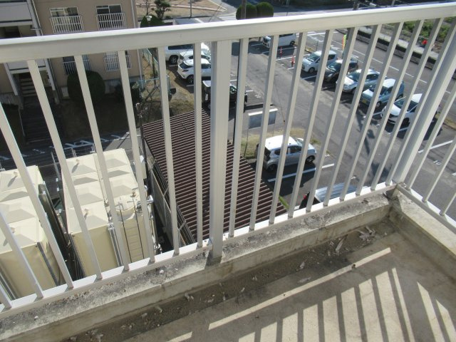 兵庫県公社　姫路市川３号棟のバルコニー|外からの目が気にならないバルコニーで洗濯物が干せます