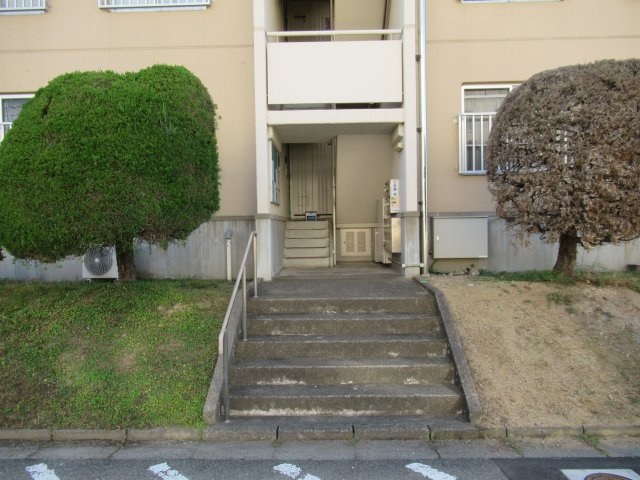 兵庫県公社　姫路市川３号棟のエントランス|毎日通るエントランスはこのようになっています