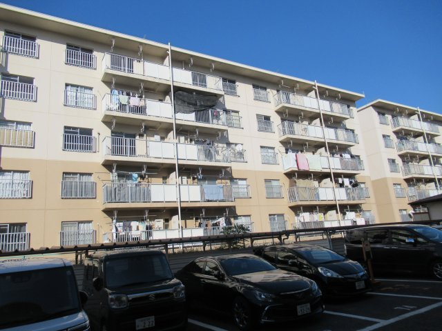 兵庫県公社　姫路市川３号棟の外観|おしゃれな外観です