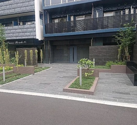 プレサンス新大阪ジェイズのエントランス