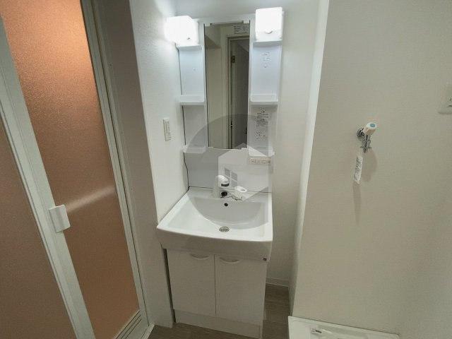 Act布施の独立洗面台