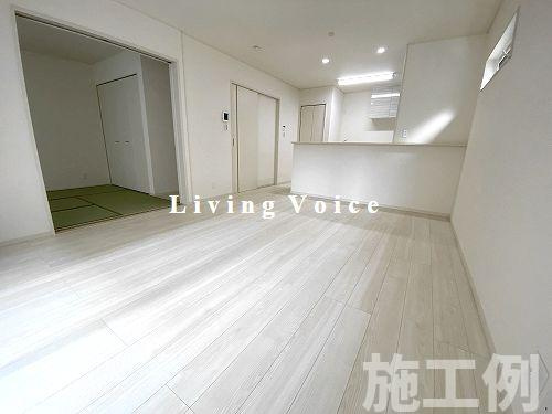 【居間・リビング】 | 【仲介手数料０円】平塚市四之宮3丁目　中古一戸建て　4号棟　 | 平塚市四之宮3丁目　中古一戸建て　