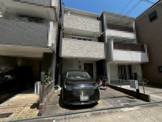 【駐車場】 | ゆとりのある洗面室ですよ！朝の身支度もスムーズにできますね♪