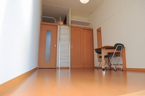 神戸市兵庫区会下山町１丁目のアパートの玄関|1Fフローリング。