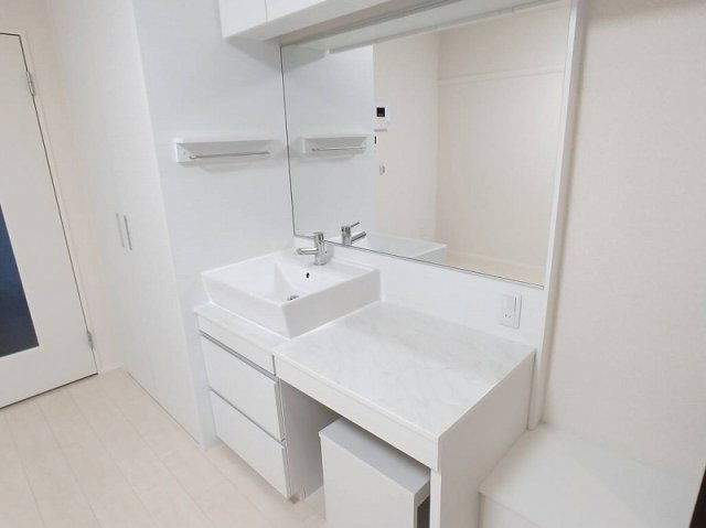明石市西明石西町２丁目の賃貸マンションの内装|独立洗面台：男性にも女性にも嬉しい独立洗面台。