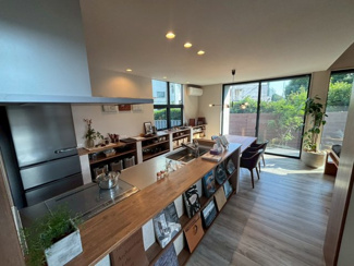 【居間・リビング】 | 川越市旭町2丁目　築浅未入居戸建　「川越駅」徒歩16分　【大塚小学区】