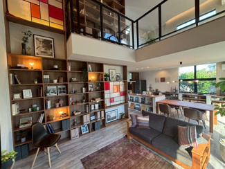 【居間・リビング】 | 川越市旭町2丁目　築浅未入居戸建　「川越駅」徒歩16分　【大塚小学区】