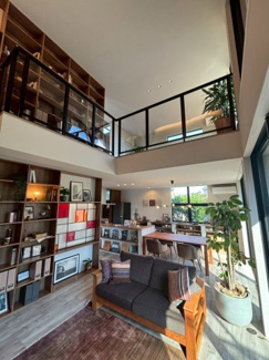 【居間・リビング】 | 川越市旭町2丁目　築浅未入居戸建　「川越駅」徒歩16分　【大塚小学区】