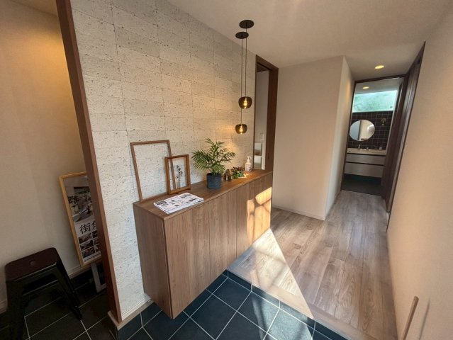 川越市旭町2丁目　築浅未入居戸建　「川越駅」徒歩16分　【大塚小学区】の玄関