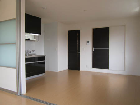 ラフォンテ久米田の居間・リビング|こちらのリビングで趣味の時間をお楽しみください