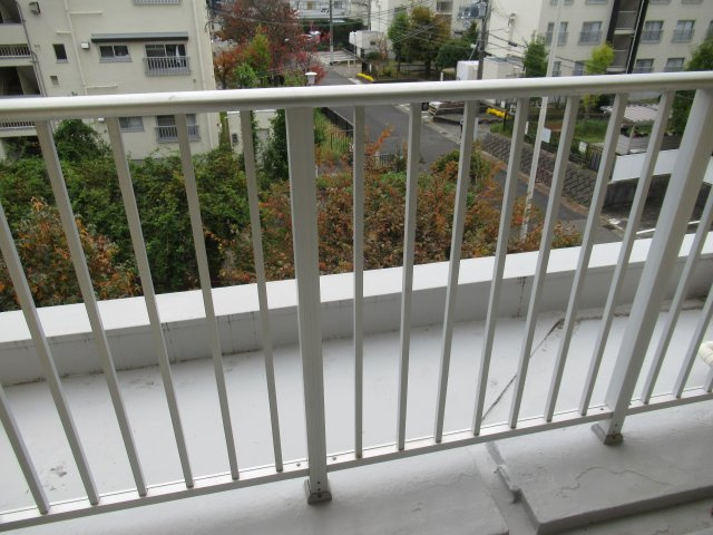 兵庫県公社　東垂水南（１）6号棟のバルコニー