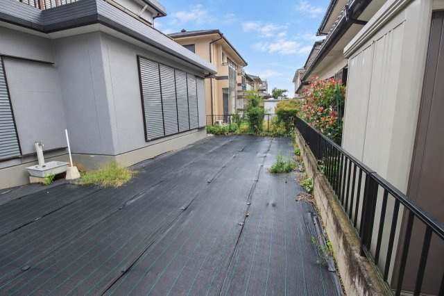 下野市祇園5丁目　の庭|建物裏側には奥行きのある庭スペース付き。ガーデニングや家庭菜園など、暮らしに合わせて活用できます。