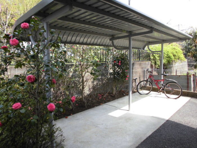  | リビングタウン石川町 ＡＢ | 屋根付駐輪場