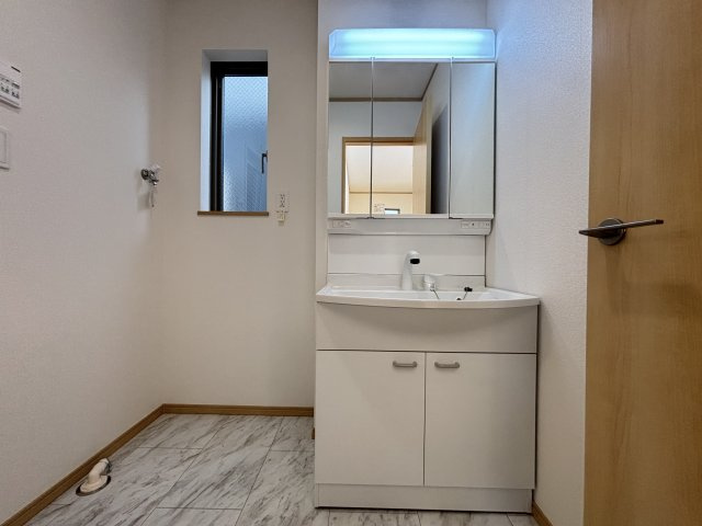 ハートフルタウン天白区海老山2期｜名古屋市の戸建ならホームアップの独立洗面台