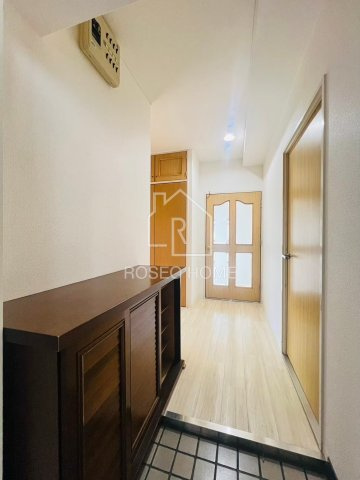 日宝サンフラッツ上町台の玄関