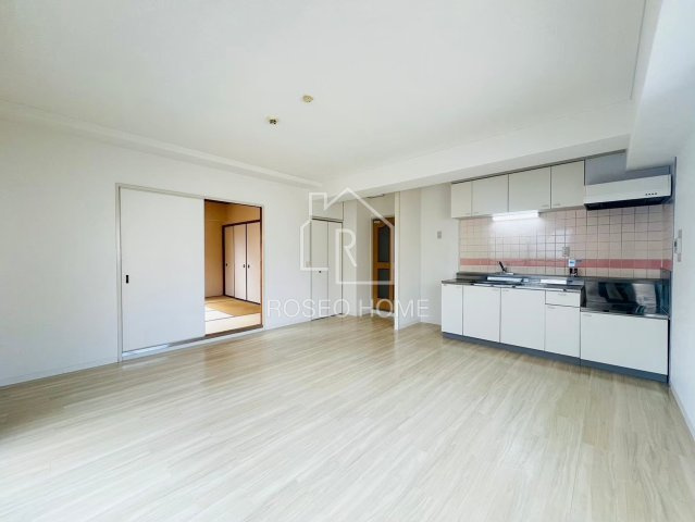 日宝サンフラッツ上町台の居間・リビング