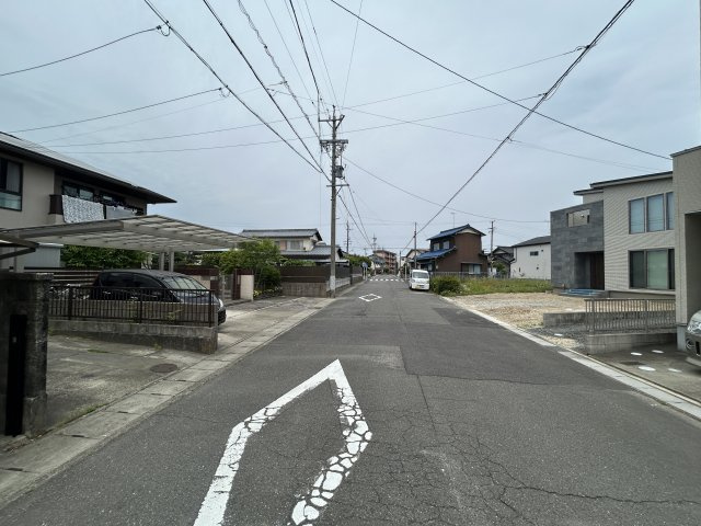 【商談中】リフォーム中古戸建　一宮市花池2丁目　平成元年築の前面道路含む現地写真