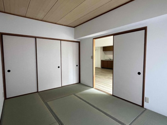 【和室】 | サンヴァリエ東長居5号棟 | 綺麗な和室です。畳表替え済み。