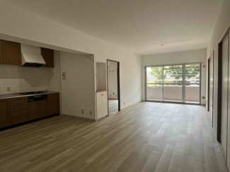 【居間・リビング】 | サンヴァリエ東長居5号棟 | 珍しい約15帖のリビングです。