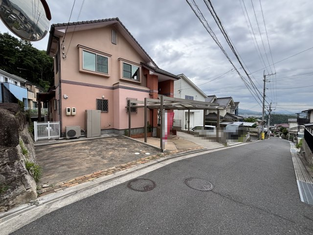 中古戸建　伴東２丁目の前面道路含む現地写真