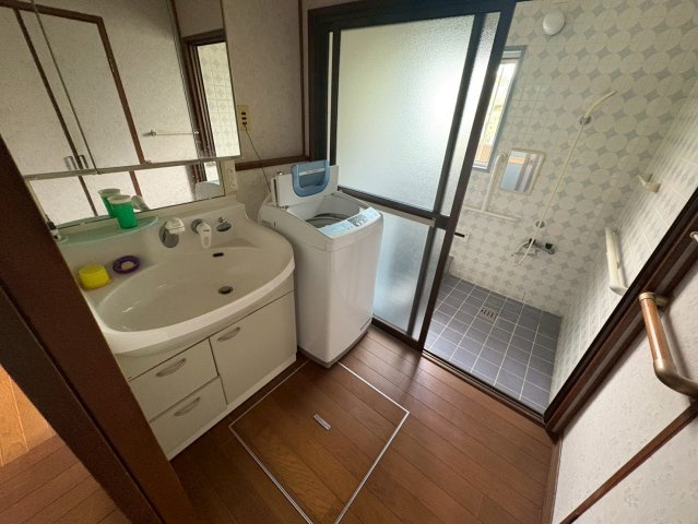 三木市緑が丘町東3丁目　中古の独立洗面台