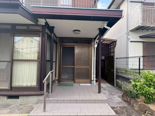 三木市緑が丘町東3丁目　中古のエントランス