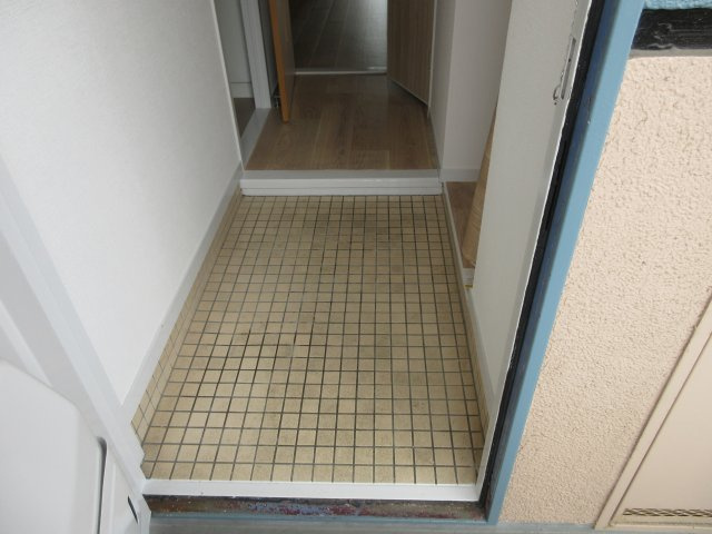 今田マンションA棟の玄関