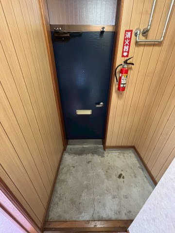 イナヤマコーポラスの玄関