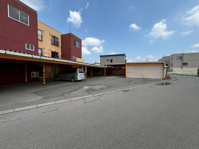 イナヤマコーポラスの駐車場