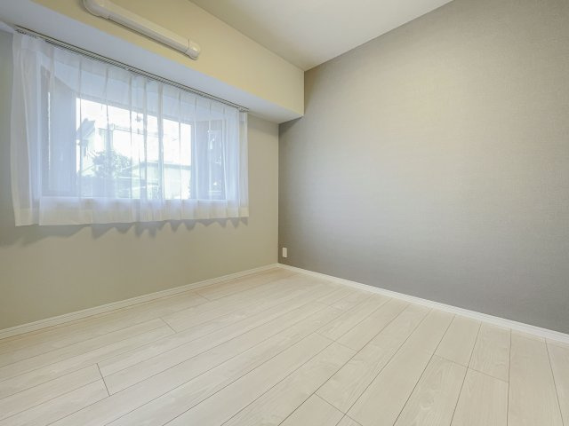 ライオンズマンション三郷第5　の洋室|居室としても活用できる4.6帖のサービスルーム