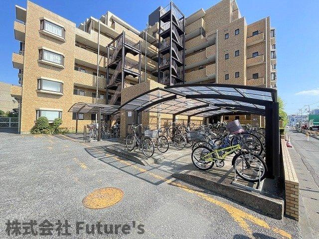 ライオンズマンション三郷第5　の駐輪場|屋根付き駐輪場