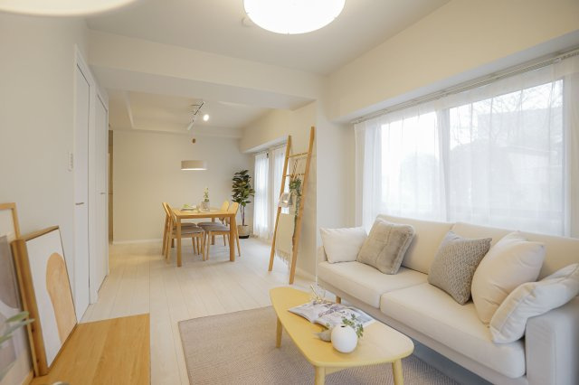 ライオンズマンション三郷第5　の居間・リビング|家族団らんで過ごすリビングは16.2帖の広さを確保