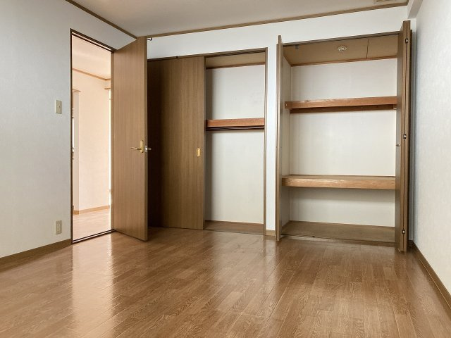 センチュリー21の洋室