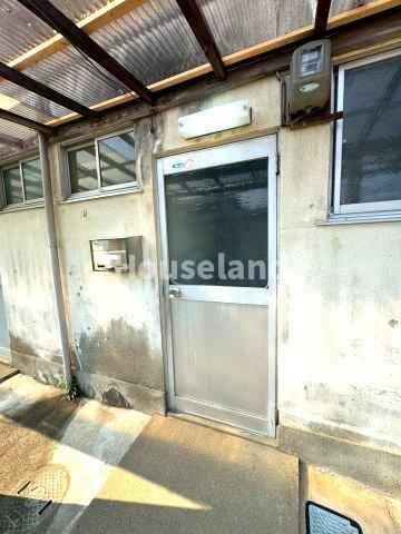 和歌浦アパートのエントランス