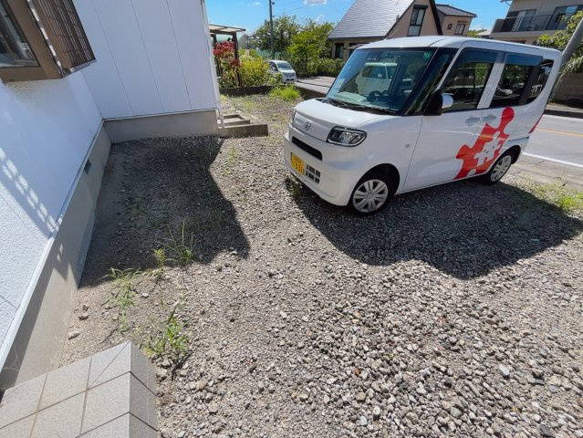 月見町5丁目貸家の駐車場