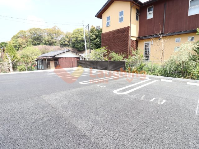 Lightsnowの駐車場|※同施工会社の類似物件のお写真です