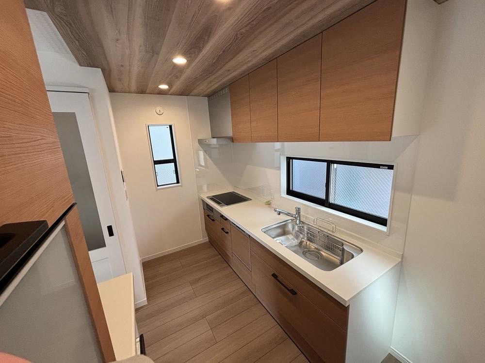 豊里町　新築一戸建てのキッチン|HIクッキングヒーター　食洗機付き
■物件内覧・資金計画相談・住宅ローン相談、リフォーム相談、お問合せ受付中■
※当日・翌日のご内覧、ご相談はお電話でのお問合せがスムーズです！