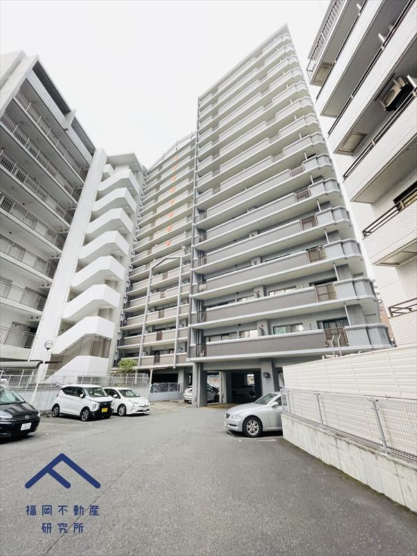 アンピールラトゥール別府の外観