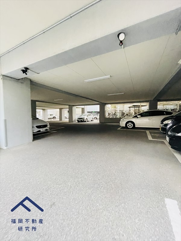 アンピールラトゥール別府の駐車場