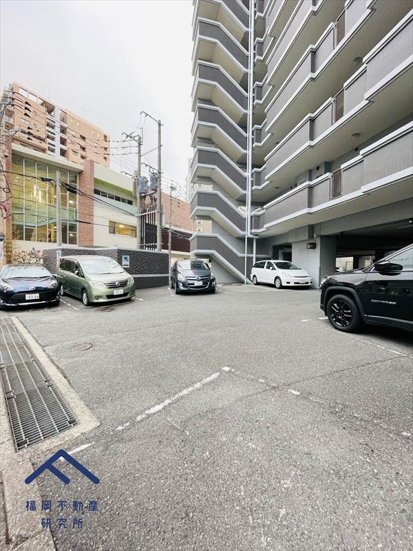 アンピールラトゥール別府の駐車場