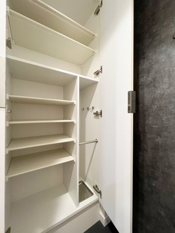 リシュドール鶴舞公園の玄関