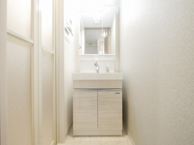 【洗面所】 | S-RESIDENCE三国WEST | 朝の身支度には欠かせない独立洗面化粧台