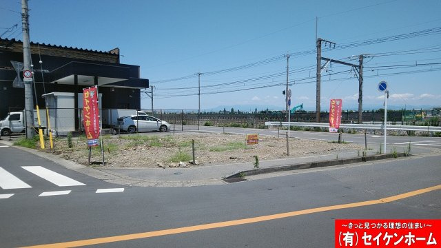 深谷市上柴町東2丁目　売地の前面道路含む現地写真