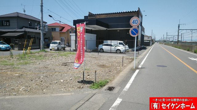 深谷市上柴町東2丁目　売地の前面道路含む現地写真