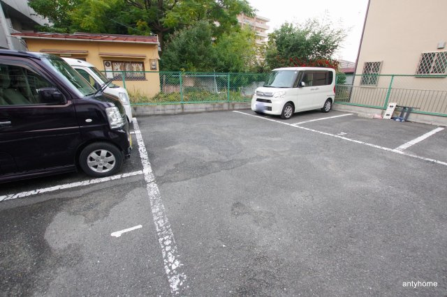 サンプレイス　仲介手数料無料の駐車場